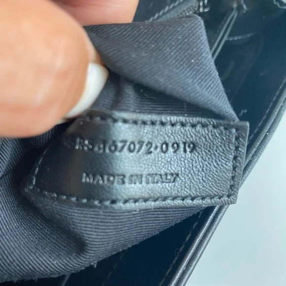 YSL Toy Loulou with black accents - Picture 4 of 8